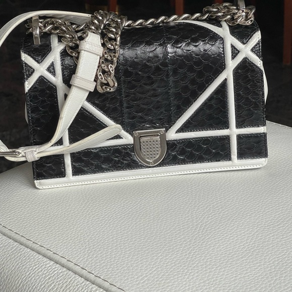 Dior Black Leather and White Shoulder Bag - Picture 2 of 16